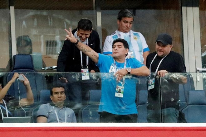 Maradona med tekmo SP v Rusiji. (Foto: Reuters)