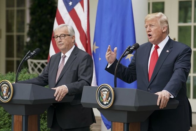 Ameriški predsednik Doland Trump (desno) in predsednik Evropske komisije Jean-Claude Juncker (levo).