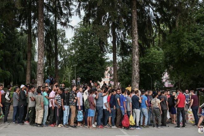 BiH se že od začetka leta sooča z naraščajočim številom migrantov, ki si večinoma skušajo začasno bivališče priskrbeti na...
