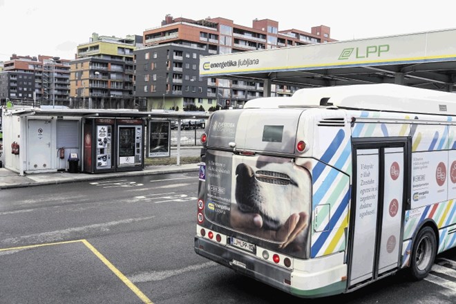 Na Ljubljanskem potniškem prometu zagotavljajo, da bodo opravljali redne meritve hrupa, ki ga na parkirišču remize povzroča...