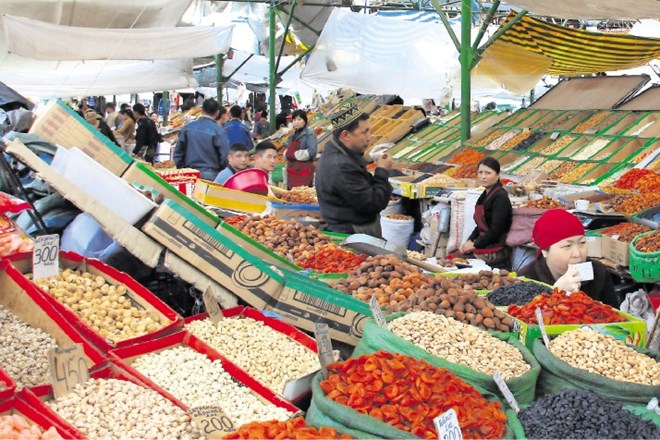 Kirgizi so bili še do pred nekaj leti močno navezani na svojo tradicijo. Tole je tržnica v Biškeku. (Foto: wikipedia)