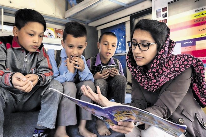 Frešta Karim je organizirala prvo potujočo knjižnico v Afganistanu – otroci so navdušeni.
