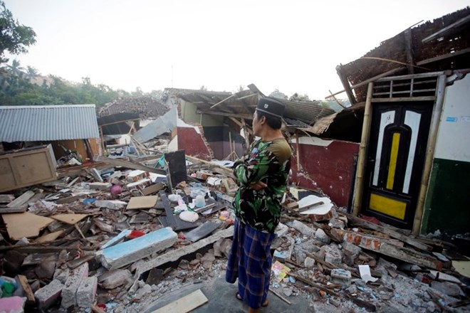 Število žrtev nedeljskega potresa na Lomboku še naprej narašča