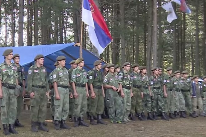 #video Na zahodu Srbije odkrili tabor za vojaško urjenje otrok