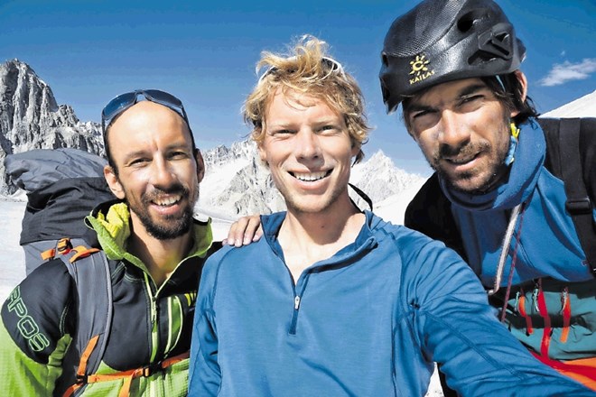 Luka Stražar, Tom Livingston in Aleš Česen po uspešnem vzponu na eno od najzahtevnejših karakorumskih gora.