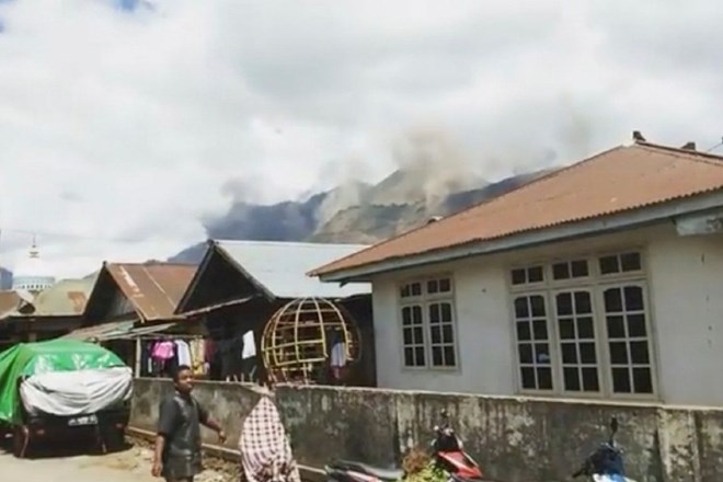 Indonezijski otok Lombok stresel že drugi močan potres danes