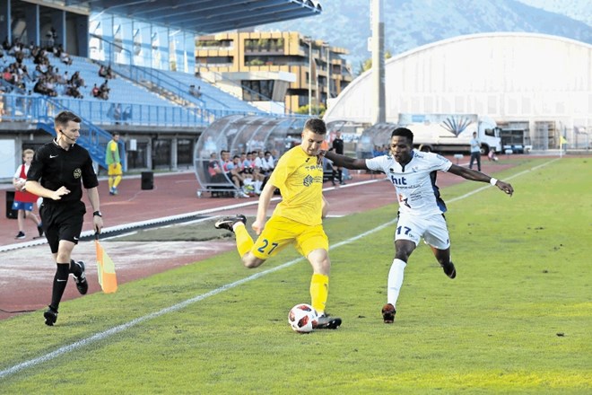Nogometaši Gorice so z golom Osujija (v belem) z 1:0 odpravili Domžale.