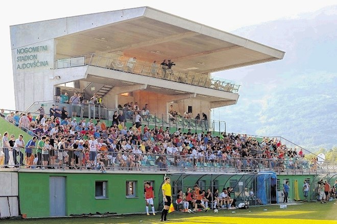 Na igrišče Mestnega stadiona v Ajdovščini je po sedmih letih znova stopilo člansko moštvo z imenom Primorje.