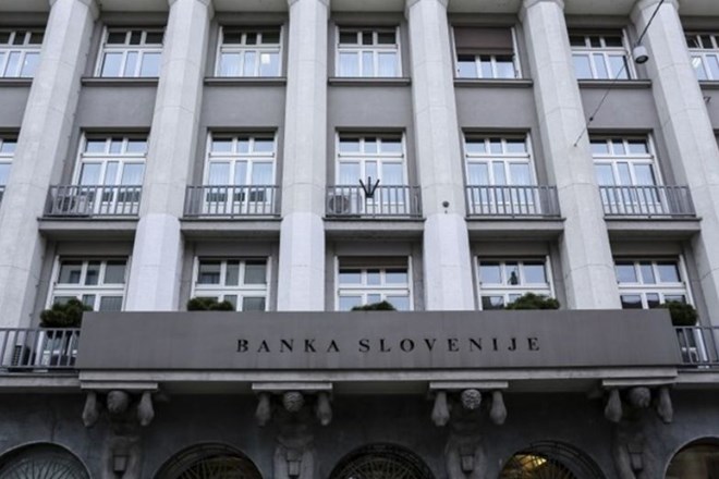 V predvidenem roku je bilo oddanih pet predlogov kandidatur za novega guvernerja centralne banke.