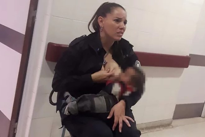 Policistka, ki je na dolžnosti podojila tujega otroka, napredovala