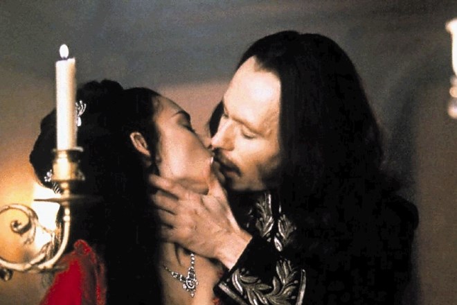 Igralca sta leta 1992 skupaj igrala v filmu Drakula in se tam morda poročila.
