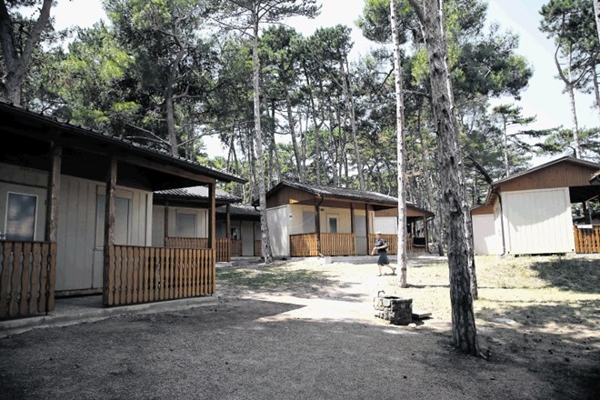Bungalovi in počitniški dom na Debelem rtiču so prazni že več kot dve leti.