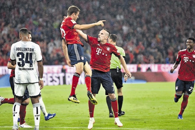 Bayern je v prvem krogu pričakovano osvojil vse tri točke.