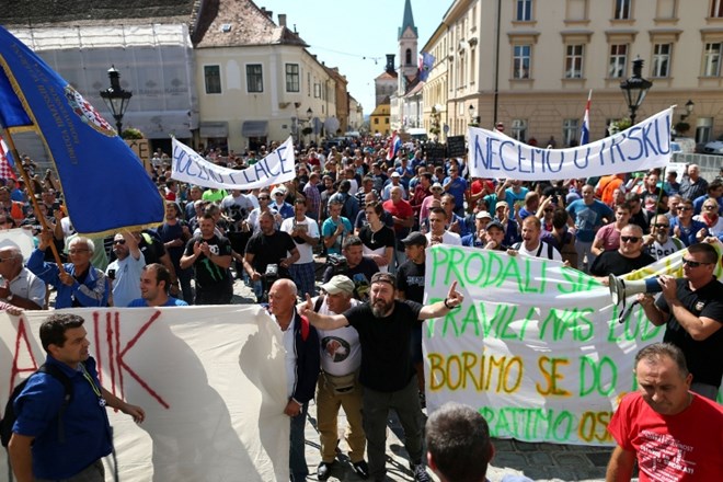 Delavci Uljanika na protestih v Zagrebu brez trdnih zagotovil za izplačilo plače