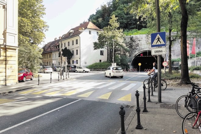 Mestna občina Ljubljana napoveduje, da bo predvidoma jutri promet znova stekel po Karlovški cesti in skozi predor pod...