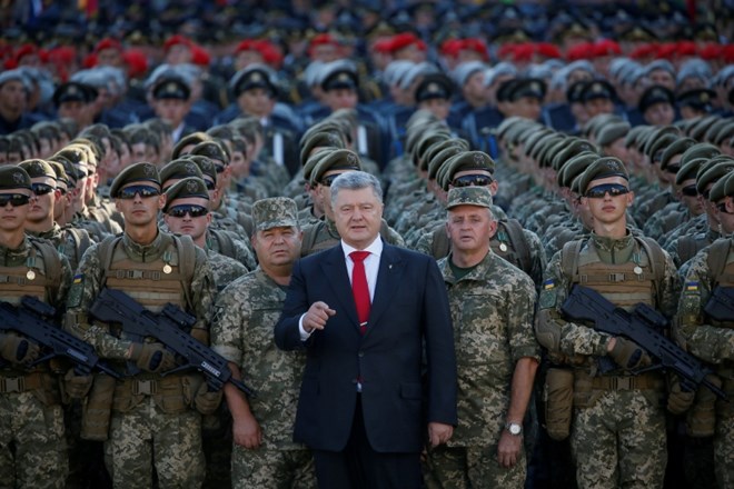 Ukrajinski predsednik Petro Porošenko in ukrajinska vojska.
