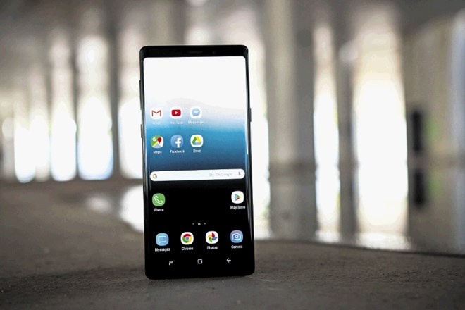 Samsung galaxy note 9 velja za enega izmed favoritov za najboljši telefon leta 2018.