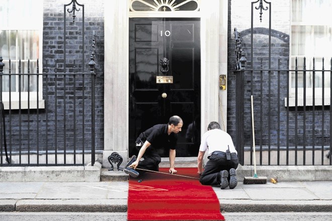 Bodo po jesenskem kongresu konservativcev na Downing Streetu 10 polagali preprogo za novega premierja?