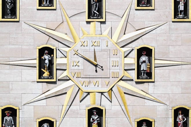 Znamenita ura na Mont des Arts v Bruslju
