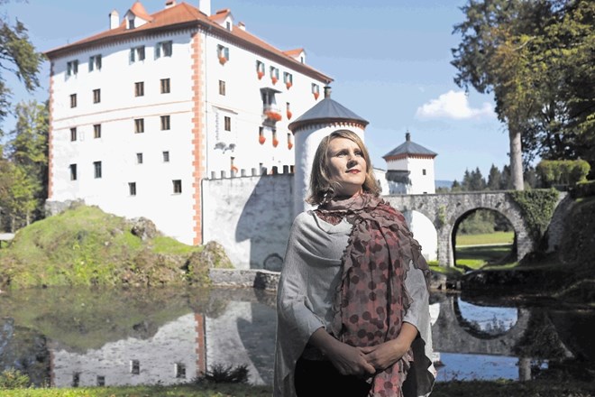 Nataša Mele, predsednica Društva ljubiteljev gradu Snežnik: Uradniki v Ljubljani se morda lahko zadovoljijo z razlago, da je...