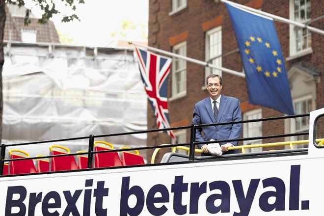 S transparentom Brexitska izdaja se je na britansko politično prizorišče vrnil zagovornik odhoda Velike Britanije iz EU Nigel...