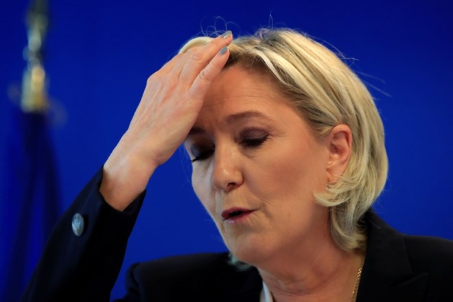 Ob vseh drugih težavah Le Penovo pošiljajo k psihiatru
