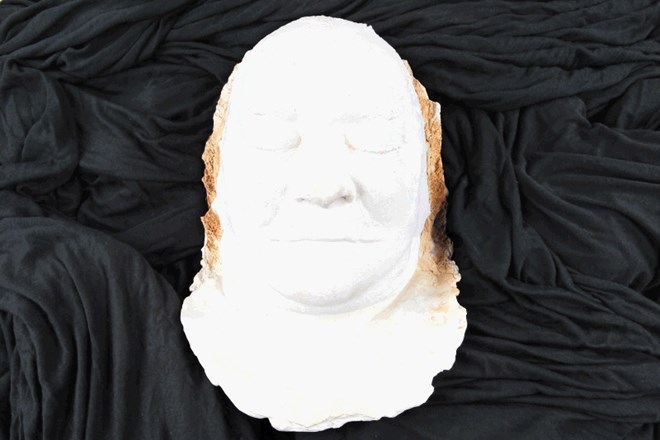 V Muzeju novejše zgodovine Slovenije hranijo Titovo posmrtno masko.