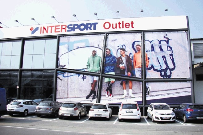 Med trgovskimi verigami s športno opremo je    na slovenskem  trgu največji Intersport v lasti poljskega finančnega sklada.
