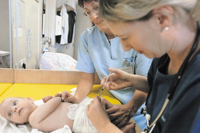 Slovenski pediatri opozarjajo na nizko precepljenost otrok proti pnevmokoknim okužbam. (Fotografija je simbolična.)