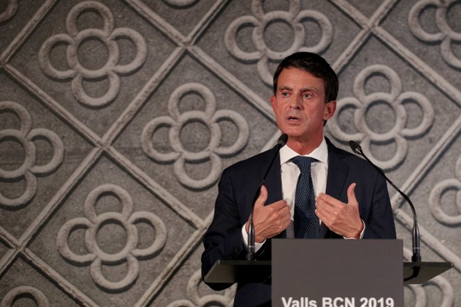 Nekdanji francoski premier Manuel Valls je napovedal kandidaturo za župana Barcelone.