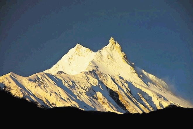 Manaslu je z 8136 metri nadmorske višine osma najvišja gora na svetu.