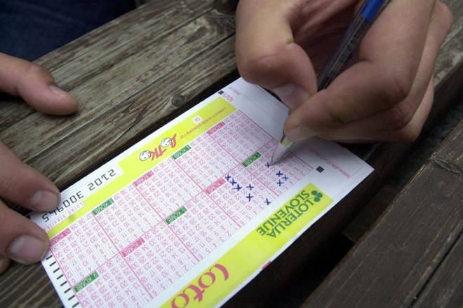 Prihodki loterij zadnja leta padajo, v igralnicah večji obisk