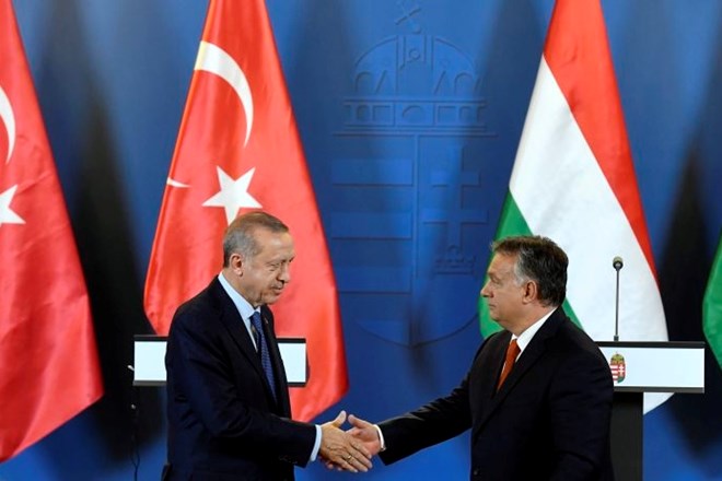 Madžarska za tesnejše vojaško sodelovanje s Turčijo