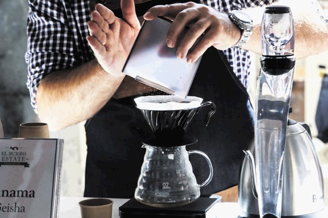 Mnogi začetniki pitja specialnih kav so presenečeni nad okusom, ki ga ima kava, pripravljena prek filtra. Od tega, da jo...