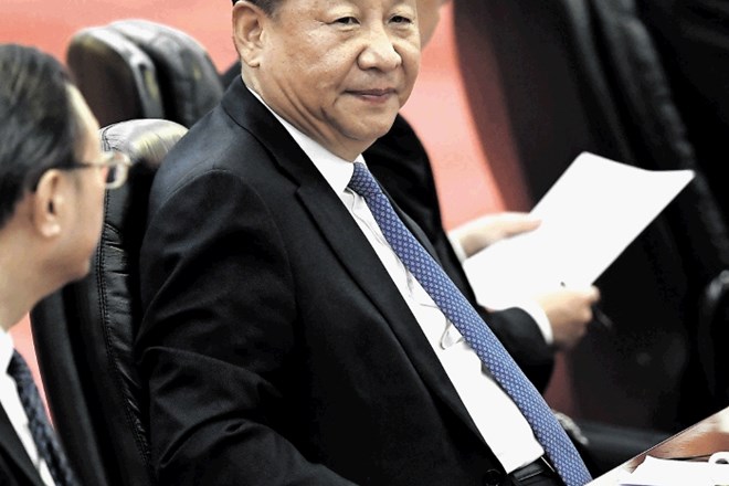 Kitajska se je izkazovanja naklonjenosti do voditelja Xi Jinpinga lotila s posebnim televizijskim kvizom »Proučevanje Xija v...