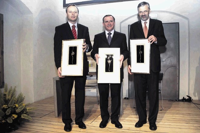 Leta 2007, tj. prvo leto Zlate niti, so bili najboljši zaposlovalci (od leve) Microsoft, Krka in Halcom. Priznanja so...
