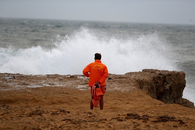 #video Tropska nevihta Leslie je dosegla Portugalsko