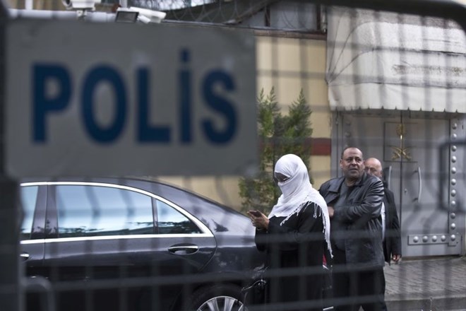 Turki iščejo sledove za novinarjem tudi v savdskem konzulatu