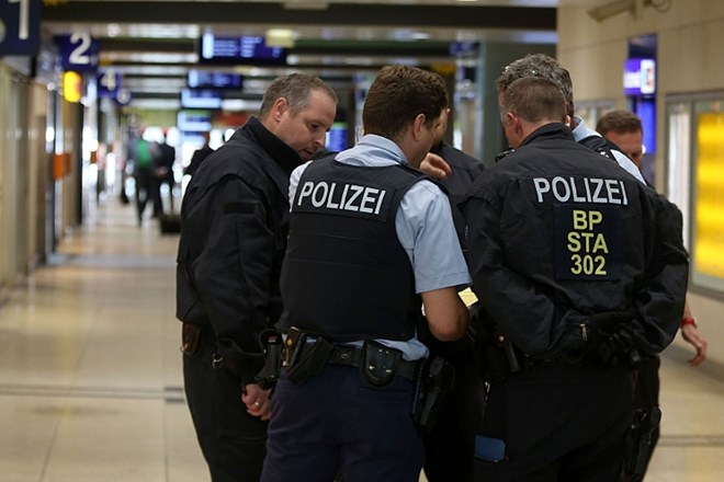 Na glavni železniški postaji v Kölnu ni več nevarnosti zaradi ugrabitelja 
