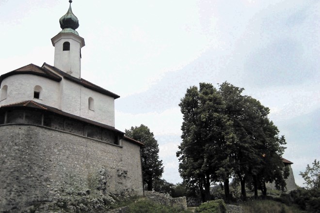 Večina obiskovalcev si ogleda tudi kapelico na Malem gradu v središču Kamnika.