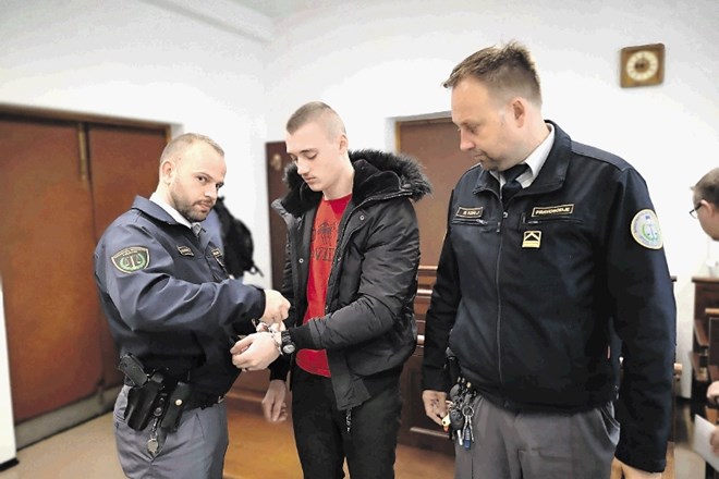 Prvega so iz mariborskih zaporov na celjsko sodišče privedli Tima Lampreta iz Domžal.