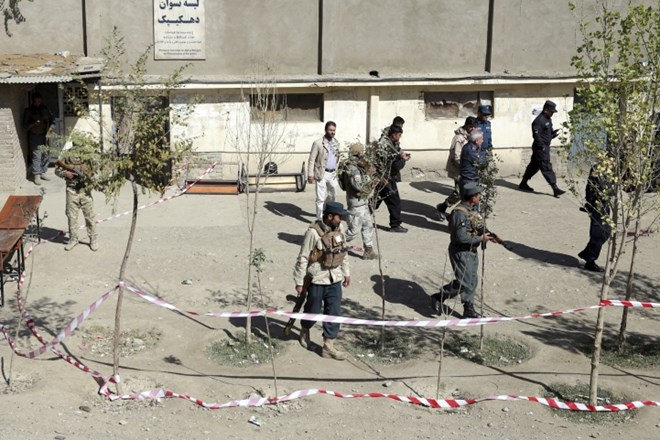Varnostne sile po eksploziji blizu volišča v Kabulu nadzorujejo območje.