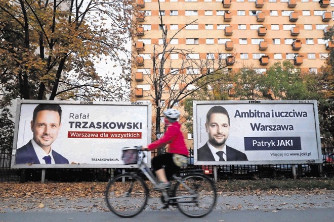 Hud poraz vladajočih v Varšavi: kandidat opozicije Rafael  Trzaskowski je v tekmi za župana Varšave s 23-odstotno prednostjo...