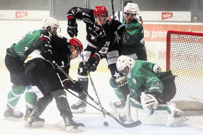 Prvo lovoriko v novi sezoni so na začetku septembra v finalu pokala osvojili hokejisti Olimpije.