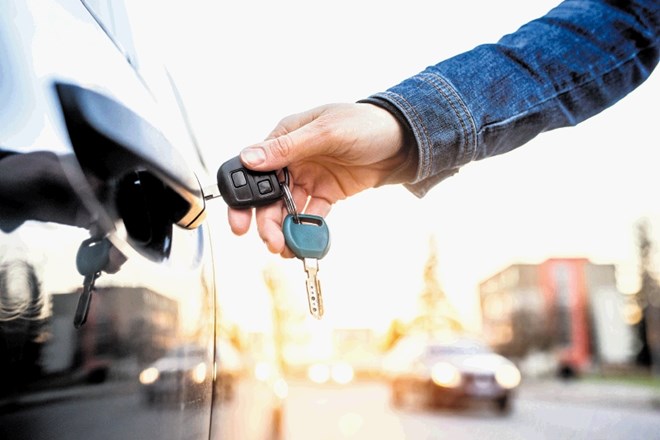Klasičnih avtomobilskih ključev je vse manj, predvsem pri dražjih štirikolesnikih jih nadomeščajo pametni, ki združujejo več...
