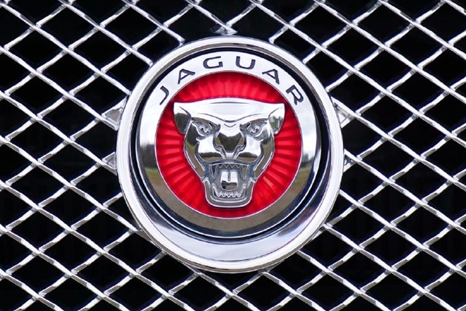 Jaguar Land Rover nekaj mesecev pred brexitom odprl tovarno na Slovaškem