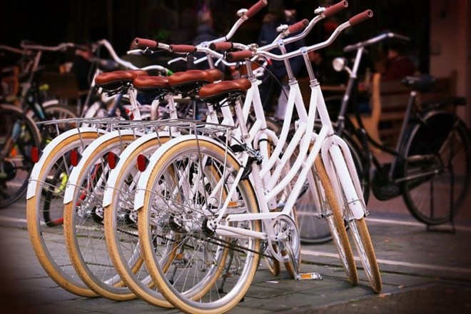 #video V Bologni v zameno za vožnjo s kolesom zastonj pivo    