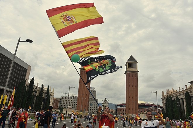 Špansko tožilstvo za katalonske voditelje zaradi referenduma zahteva do 25 let zapora