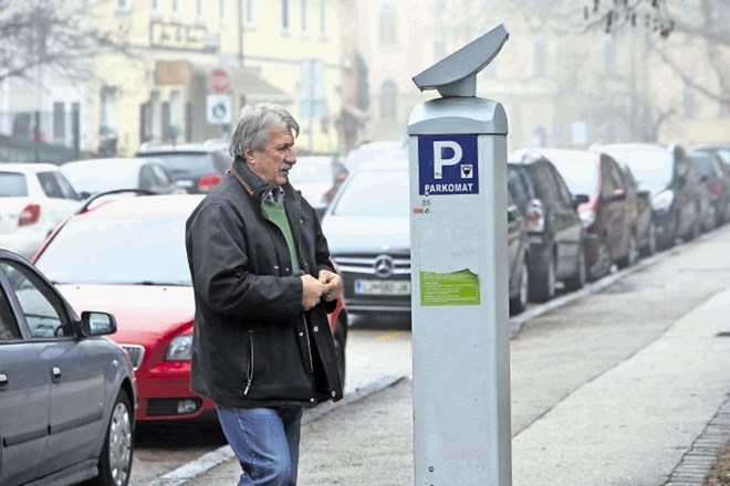 Bi povišanje cen parkiranja prispevalo k zmanjšanju prometa v mestu?