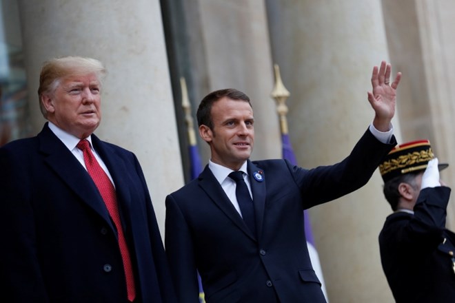 Trump prihod v Pariz zaznamoval s kritiko Macrona 